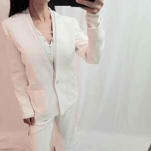 Elegant Maje White Blazer Open front v Neck Fashion. Layering